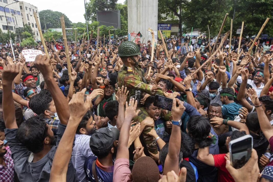 বিদ্রোহে বিপ্লবে অভ্যুত্থান